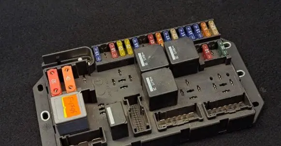 Land Rover Range Rover L322 Fuse module YQE500390