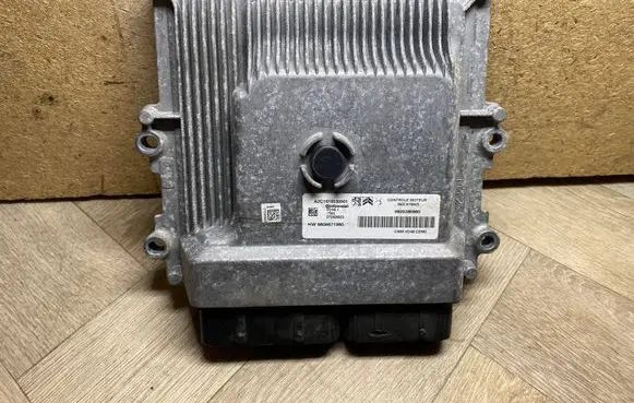 Peugeot 3008 II Engine control unit/module 9826380880 A2C1619530001