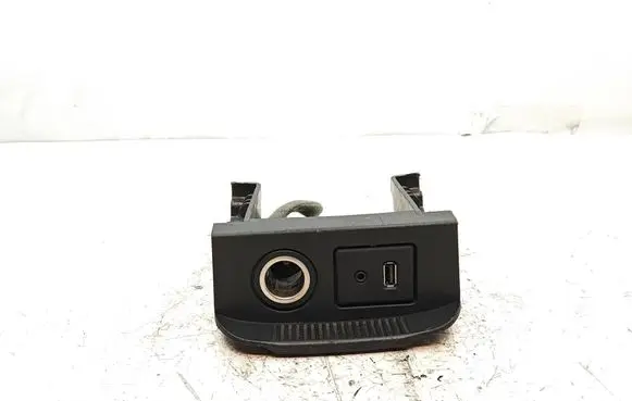 Opel Zafira C USB socket connector 20868798 NAL11321947A