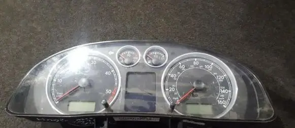 Volkswagen PASSAT B5.5 Speedometer (instrument cluster) 3b0920929a vwz7z0c8798867