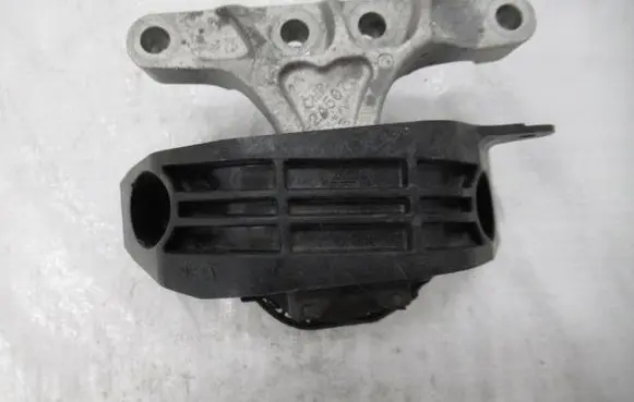 Peugeot 307 Engine mount vacuum valve 