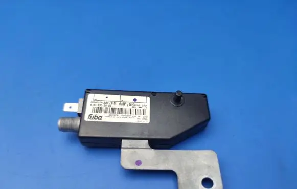 Mercedes-Benz ML W163 Aerial antenna amplifier 1638200089 AAR550