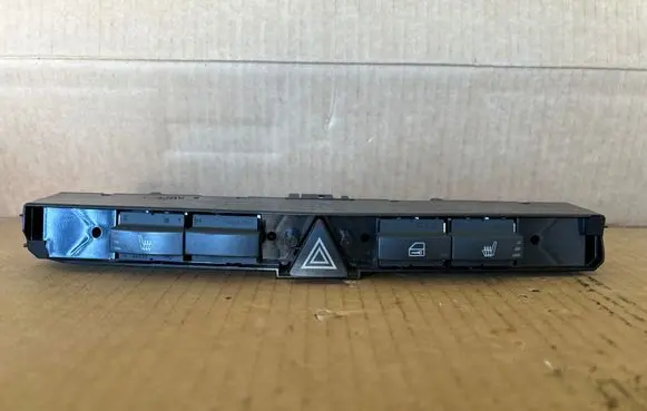 Opel Zafira B Hazard light switch 660331