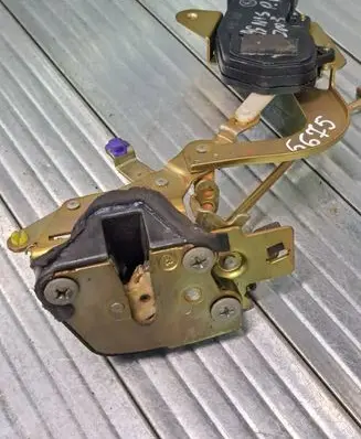 Suzuki Ignis Front door lock