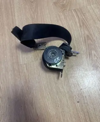Mazda 2 Rear seatbelt