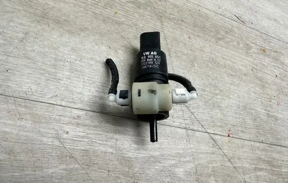 Porsche Cayenne (92A) Windscreen/windshield washer pump 1K6955651 95562817201