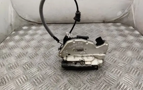 Volkswagen Tiguan Front door lock 5N2837015A