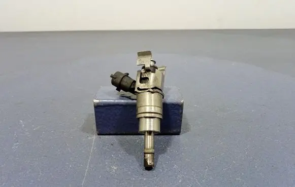 Alfa Romeo 159 Fuel injector 0261500022
