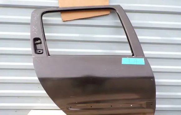 Peugeot 206 Rear door 9008J4