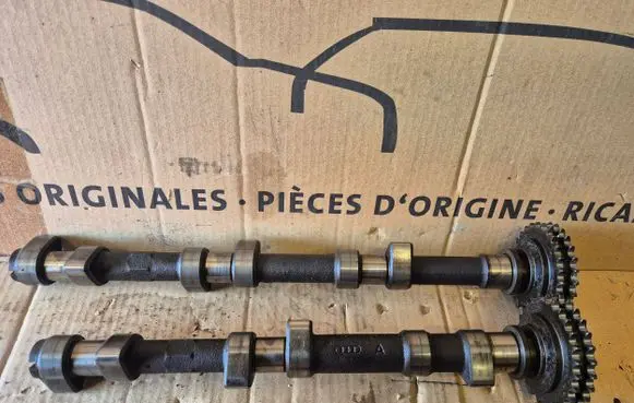 Volkswagen Golf III Camshaft 021109111G VR6 021109102A