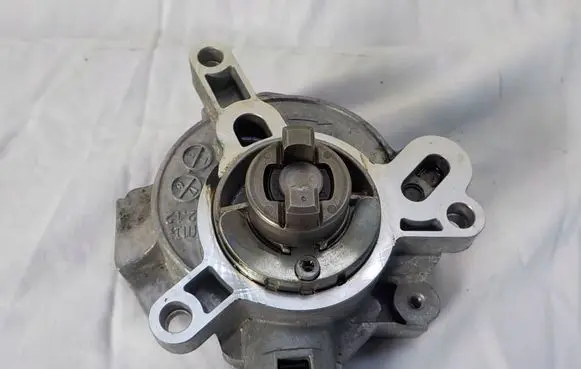 Volvo S90, V90 Vacuum pump 31316688