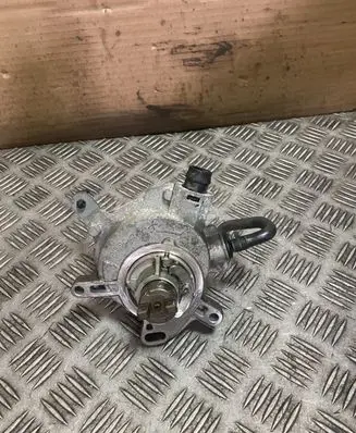 Ford Focus Vacuum pump CM5G2A451GB