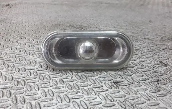 Volkswagen Golf IV Front fender indicator light 1J0949117