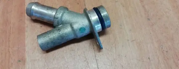 Engine coolant pipe/hose