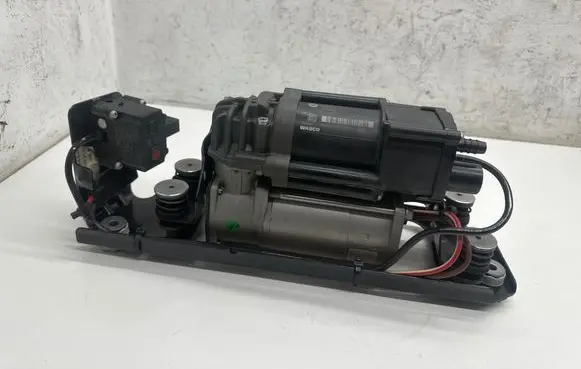 BMW 7 F01 F02 F03 F04 Air suspension compressor/pump 10R036089