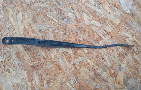 Subaru Outback Front wiper blade arm 2139 7847