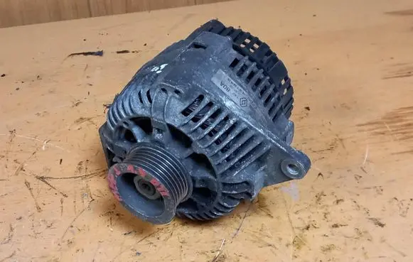 Renault Megane I Generator/alternator 7700431943