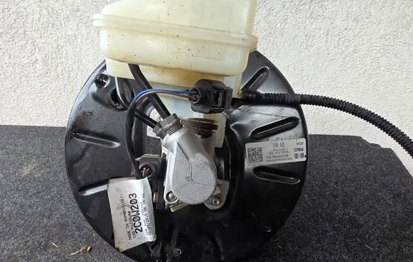 Volkswagen Golf Sportsvan Brake booster 5Q1614105BL