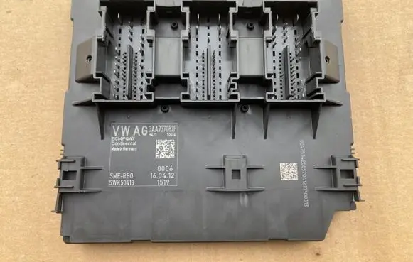 Volkswagen PASSAT B7 Gateway control module 3AA937087F