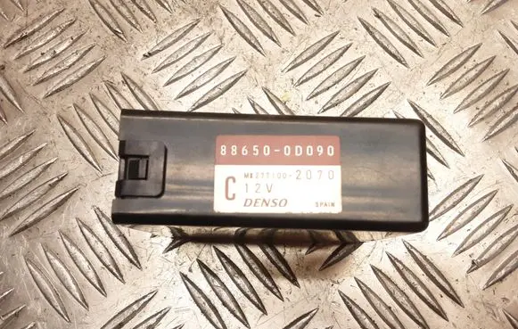 Toyota Yaris Air conditioning/heating control unit 886500D090