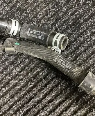Audi e-tron Engine coolant pipe/hose 4KE121609R 4KE122157H