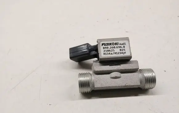 Audi A5 Air conditioning (A/C) pipe/hose 8R0260696B