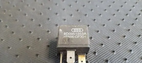 Seat Altea Other relay 8D0951253A 373