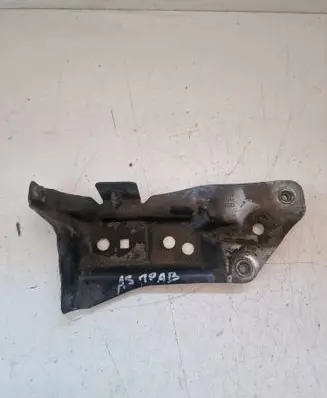 Audi A3 S3 8P Fender mounting bracket 8P0821136