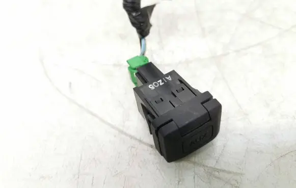 Honda CR-V AUX in-socket connector M34736
