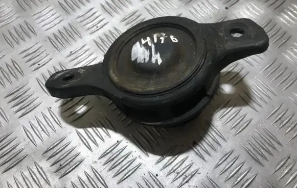 Subaru Outback Engine mount bracket