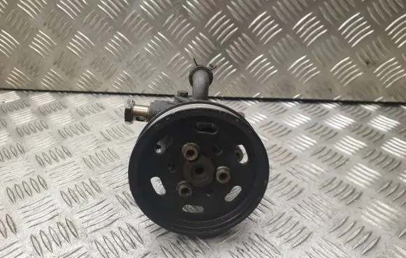Volkswagen Golf IV Power steering pump 038145255B