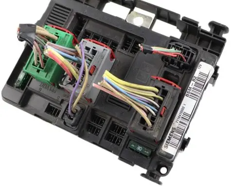 Peugeot 307 Fuse module 9643498980 T118470002 BSMB2