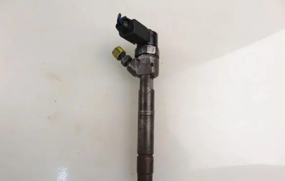 Mercedes-Benz Vito Viano W638 Fuel injector 6130700187 0445110035