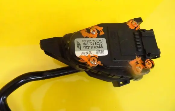 Seat Alhambra (Mk1) Accelerator throttle pedal 7M3721603D