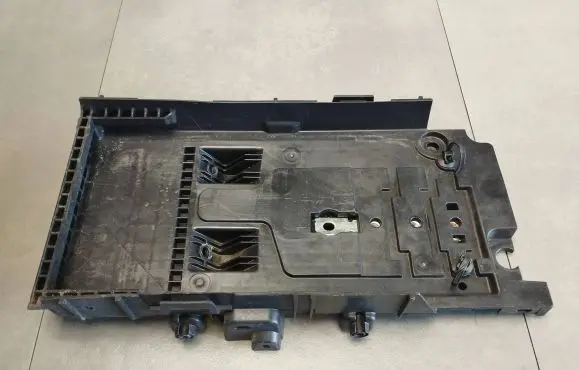 Battery box tray
