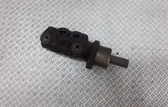 Volkswagen Transporter - Caravelle T4 Master brake cylinder