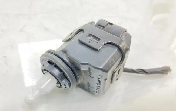 Headlight level adjustment motor
