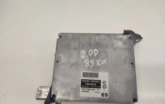 Toyota Avensis T250 Engine control unit/module 8966105690 MB1758006326