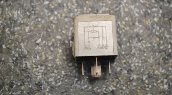 BMW 5 E39 Other relay 1729004 V23134C52X90 1243