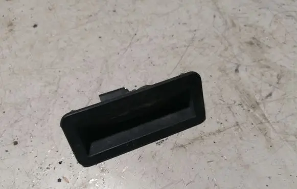 Tailgate opening switch