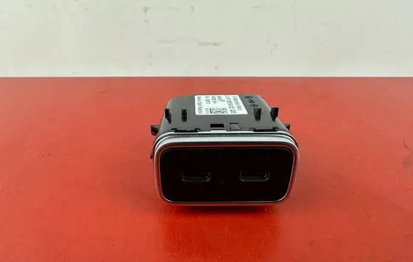 Mercedes-Benz GLE W167 USB socket connector A1678205402