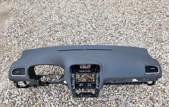 Volkswagen Golf VI Dashboard 5K1857181C