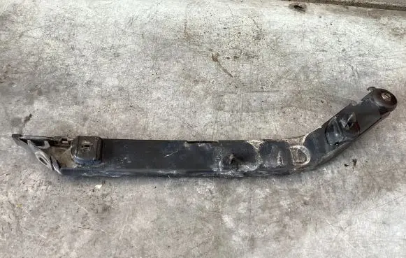 Toyota Corolla Verso E121 Headlight/headlamp mounting bracket 498g