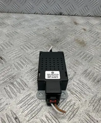 Volkswagen Golf VI Aerial antenna amplifier 5M0035570B