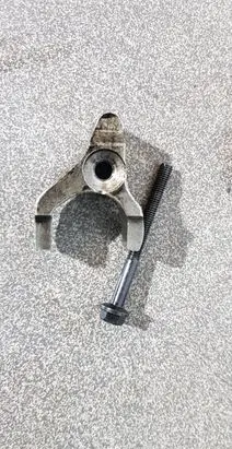 Mitsubishi L200 Fuel Injector clamp holder