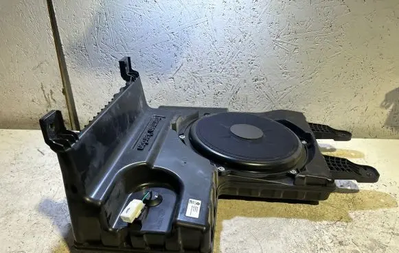 Ram 1500 Subwoofer speaker P68315544AA 29820J0251 8965000701A