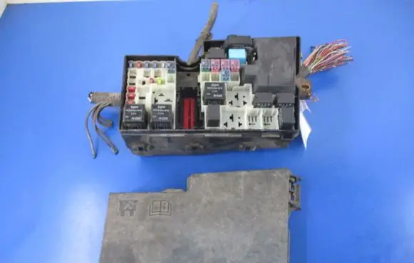Mazda 3 I Fuse box set 518818109