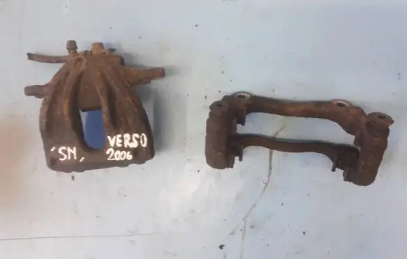 Front brake caliper