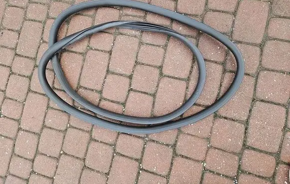 Opel Combo E Front door rubber seal 