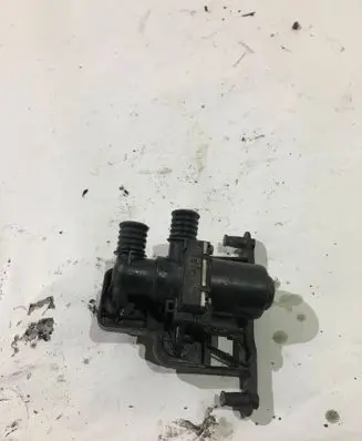 BMW 5 E60 E61 Coolant heater control valve 6920228 6920226 1147412174